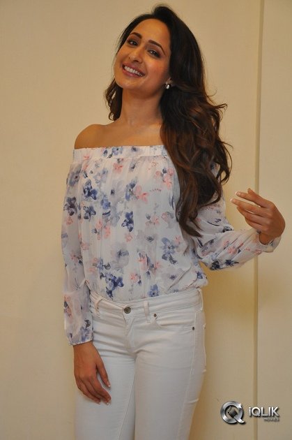 Pragya-Jaiswal-At-Nakshatram-Movie-Teaser-Launch